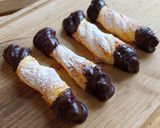 Foto del paso 13 de la receta: Lazos de hojaldre rellenos de crema de almendras y puntas de chocolate