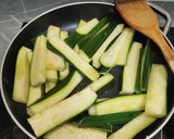 Foto del paso 2 de la receta: Calabacín con champiñón rico rico
