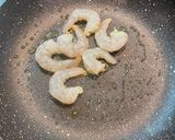 A picture of step 2 of Shrimp and avocado pasta with lemon cream.