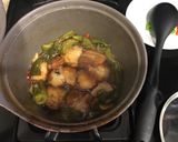 A picture of step 6 of Braised pork belly w twisted green pepper.