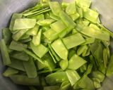 รูปขั้นตอนการทำที่ 1 ของ ผัดถั่วลันเตา🥗