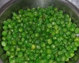 A picture of step 2 of Methi Matar Malai.