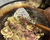 Foto langkah ke 4 dari resep Spaghetti with Mushroom Sauce.