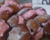 A picture of step 3 of Italian mini rose custard bomblino.