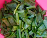 Foto langkah ke 1 dari resep Scallion Oil.