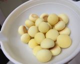 Foto langkah ke 3 dari resep Tamago Boro Teflon - Biskuit Anak Lumer.