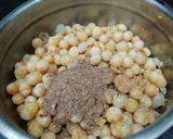 A picture of step 3 of Matar Chaat (dry peas chaat).