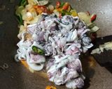 Foto langkah ke 4 dari resep 51. Cumi Masak Hitam.