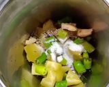 A picture of step 1 of Tangy star fruit chutney.