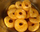 दिवाळी विशेष शाकाहारी पाकातील डोनट रेसिपी (pakatil doughnut recipe in marathi) रेसिपी स्टेप 7 फोटो