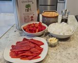 Foto del paso 1 de la receta: Rollitos de pollo y jamón en salsa de pimientos del piquillo