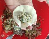 Foto del paso 5 de la receta: Gyoza (empanadas japonesas de cerdo al vapor)