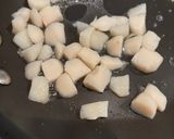 Hình bước làm 2 của món Chè hạt sen củ năng