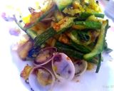 Foto del passaggio 4 della ricetta Tagliolini alle vongole e zucchine "ammuddicati"