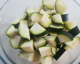 Foto del paso 1 de la receta: Calabacín con atún y tomate