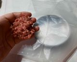 Foto del paso 3 de la receta: Hamburguesas caseras al plato (sin pan)
