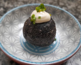 Foto del paso 9 de la receta: Buñuelos de bacalao con tinta de calamar