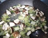 Foto langkah ke 6 dari resep Tumis Pokchoy Jamur.