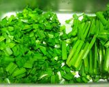 Hình bước làm 2 của món Bánh canh hẹ nấu cá