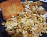 Foto langkah ke 3 dari resep Menu enak tanggal tua! tahu telor orak orak.