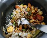રજવાડી ખીચડી (Rajwadi Khichdi Recipe In Gujarati) રેસીપી સ્ટેપ2ફોટો