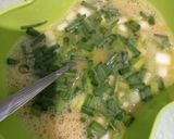 Foto langkah ke 1 dari resep Telur Dadar Siram Bumbu Pecel.