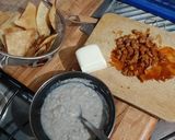 A picture of step 1 of Nachos with Beef.