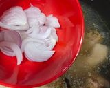 Gambar langkah 3 resipi Sup Ayam Simple.