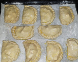 Foto del paso 4 de la receta: Empanadas de cebolla, tomate y queso