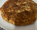 Foto del paso 6 de la receta: Tortilla de patata con calabacín y ajos tiernos