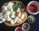 ফুলকপি আলুর তরকারি (Phulkopir torkari recipe in bengali) রেসিপি ধাপ - 1 ছবি