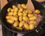 Une image de l'étape 7 de Pommes de terre grenailles au lard, oignon et cresson.