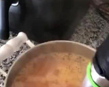 Foto del paso 5 de la receta: Caldo de merluza y gambones