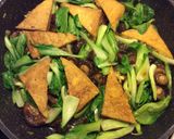 Hình bước làm 10 của món Đậu hũ nhồi kho nấm đông cô, cải thìa