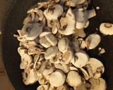 Foto del passaggio 1 della ricetta Crostoni alla crema di zucchine e funghi champignons