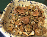 Foto del paso 1 de la receta: Fritada de níscalos, cebolla y pimientos