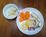 Hình bước làm 1 của món Canh bắp ngọt, cà rốt, nấm nấu chả cá chay