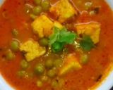 A picture of step 2 of Matar Paneer Masala.