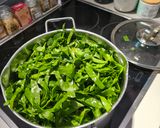 Foto del paso 12 de la receta: Guardia civiles con chaquetones Rápidos (garbanzos con acelgas)