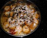 A picture of step 2 of Egg pizza.