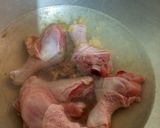 Foto langkah ke 2 dari resep Sup ayam kuah angkak.