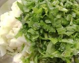 A picture of step 1 of Gobhi palak.