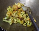 ডিম আলু ফুলকপির ডালনা রেসিপি ধাপ - 2 ছবি