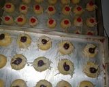 Foto langkah ke 3 dari resep Thumbprints Cookies.