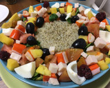 Foto del paso 3 de la receta: Ensalada de quinoa con tomate, pavo, piña, mango, cangrejo, huevo duro y uvas
