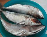 Foto langkah ke 1 dari resep Kembung Bumbu Kuning.