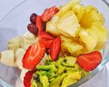 A picture of step 1 of Fruit & Yogurt Smoothie.