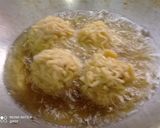 Foto langkah ke 4 dari resep Bola bola mie sosis.
