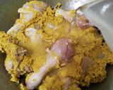 Foto langkah ke 4 dari resep Ayam Ungkep Air Kelapa Bumbu Kuning.