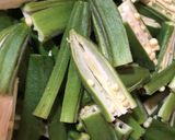A picture of step 1 of Besan Bhindi.